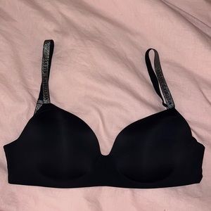 Victoria’s Secret lightly lined-wireless bra 34-DDD